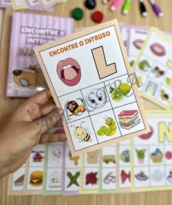 Amostra do material A20- Encontre o Intruso Alfabeto