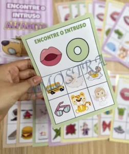 Amostra do material A20- Encontre o Intruso Alfabeto